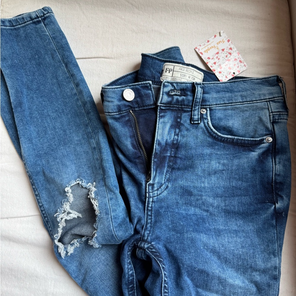 NWT Free People Distressed Skinny Jeans